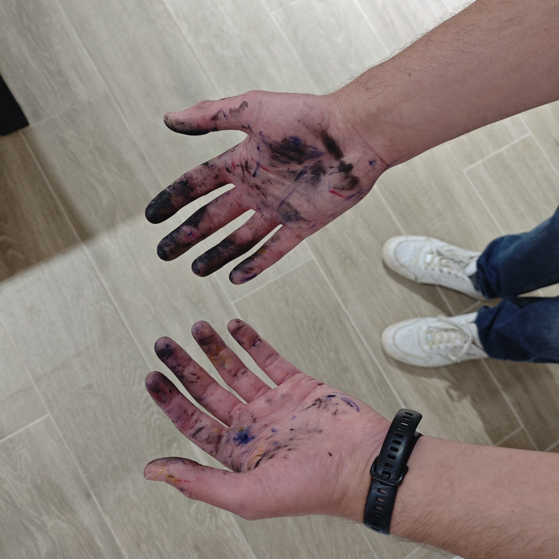 Tardeo creativo en Axárquica: con las manos en la tinta, tiempo compartido y buenas conversaciones